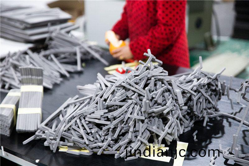 CR減震保(bao)溫條(tiao)